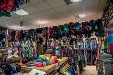 asortyment produktów Špecializovaná outdoor predajňa s vybavením na horolezectvo, kemping, skialp, beh.