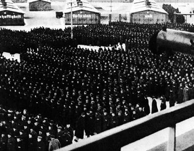 partie polityczne oprócz NSDAP. Po śmierci prezydenta w 1934 roku zlikwidowano ten urząd, a Hitler przejął jego funkcje.