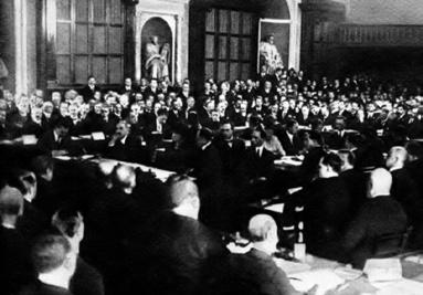 4. EUROPA WOBEC EKSPANSJI FASZYSTOWSKIEJ Przypomnij, jakie były główne zasady nowego porządku w Europie ładu wersalskiego. 1. Konferencja w Rapallo, IV 1922 r. 2.