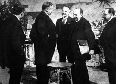 XX wieku znalazły się w międzynarodowej izolacji: Niemcy dlatego że wywołały wojnę, która przyniosła śmierć i cierpienia milionom ludzi; Związek Radziecki ponieważ państwa europejskie nie uznawały