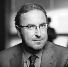 ZESPÓŁ JAKUB WIĘCŁAW Prezes Zarządu Od początku kariery zawodowej związany z bankowością i sektorem finansowym.