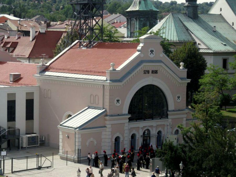 Szyb Regis Szyb Regis zawiera jedyny zachowany do dziś szyb górniczy pochodzący ze średniowiecza.