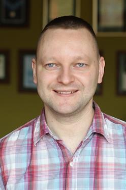 Robert Sobieszczuk Od 2008 r. Fizjoterapeuta Warszawskiego Hospicjum dla Dzieci. Absolwent Akademii Wychowania Fizycznego im. Jerzego Kukuczki w Katowicach.