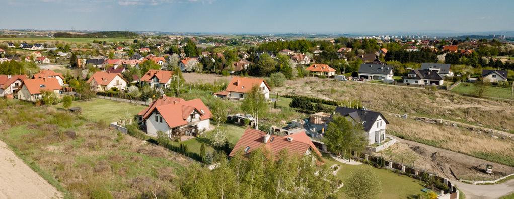 DOMY JEDNORODZINNE W STREFIE PODMIEJSKIEJ Wzrostowy trend jest natomiast kontynuowany w powiecie wielickim.