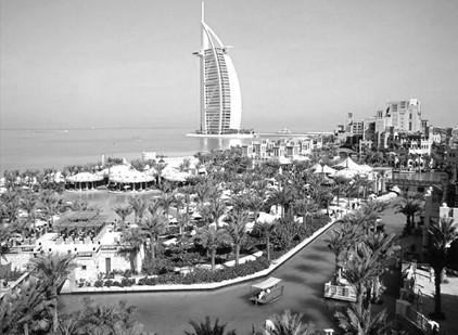 Zadanie 4. Który z najbardziej luksusowych hoteli na świecie przedstawiono na rysunku? A. Taj Mahal w Bombaju. B. Burj Al Arab w Dubaju. C. Willis Tower w Chicago. D. Hilton Curacao na Karaibach.