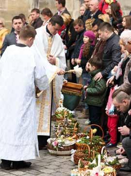Sylwester we Lwowie Spotkanie grupy z pilotem w Zamościu lub Tomaszowie Lubelskim. Przejazd w kierunku przejścia granicznego Hrebenne - Rawa Ruska, przekroczenie granicy.