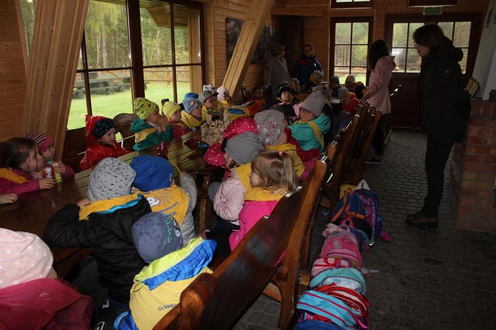 WYCIECZK - ZAJECIA W LESIE WARSZTATY TERENOWE Z POROSTAMI Dzięki uprzejmości Nadleśnictwa Choczewo zorganizowana został wycieczka autokarowa do punktu edukacyjnego Borowa Chata (okolica Kopalina).