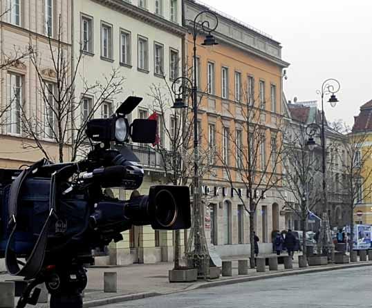 ORGANIZACJA SZKOLNICTWA ARTYSTYCZNEGO SZKOŁA ARTYSTYCZNA 1/2018 KWARTALNIK CEA Siedziba CEA od 1991 roku ul. Krakowskie Przedmieście 21/23 w Warszawie nad kinem Kultura. Stan w grudniu 2017 roku Fot.