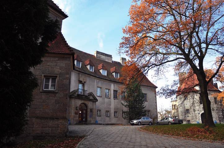 świadkowie i ofiary dwóch największych totalitaryzmów XX wieku nazistowskiego i sowieckiego.