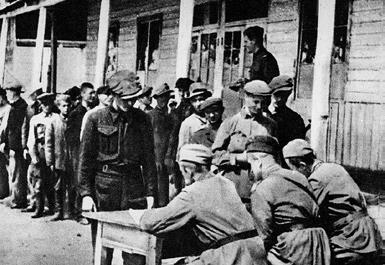 W maju 1943 roku z inicjatywy ZPP, za zgodą Stalina, zaczęto tworzyć w Sielcach nad Oką polskie wojsko (niezależne od legalnego emigracyjnego rządu polskiego, a podległe ZSRS) 1. Dywizję Piechoty im.