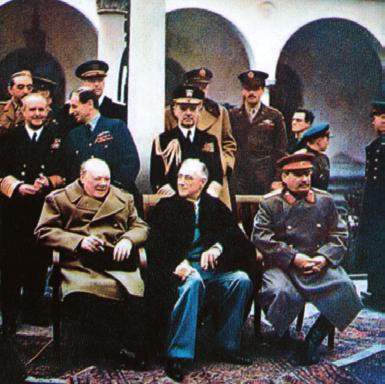 Wielka Trójka Głównymi państwami koalicji antyfaszystowskiej były Stany Zjednoczone, Związek Sowiecki i Wielka Brytania, nazywane Wielką Trójką.