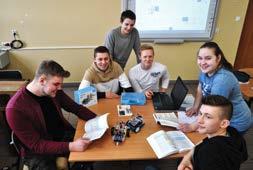 Zainteresowanie to wykorzystujemy w budowie i programowaniu robotów oraz układów sterowania.