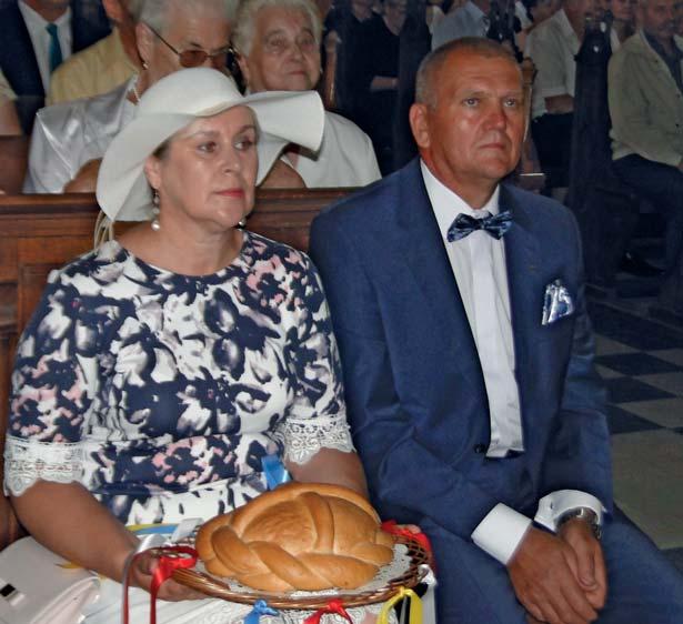 Ołtarz w kościele udekorowany został wieńcami dożynkowymi, wykonanymi przez mieszkańców wsi: Folwark Raciąż, Kraszewo Czubaki, Kraszewo Podborne, Pólka Raciąż i Witkowo.