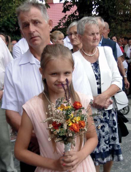 Były to: chleb podarowany przez sołectwa Budy Kraszewskie, Sierakowo i Kiniki z tego ostatniego bochen chleba przekazali starostowie dożynek Zuzanna i Krzysztof Konieckiewiczowie; kosz kwiatów i