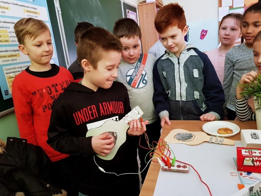 Mata edukacyjna, tablety, roboty czy też inne tego typu urządzenia są w naszej klasie na porządku dziennym.