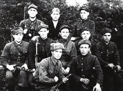 Był to jednak przypadek odosobniony, prawie wszyscy dowódcy polowi Grodzieńszczyzny i powiatu wołkowyskiego polegli w walce lub zostali zamordowani, zaś na kary od 10 do 25 lat łagrów skazanych