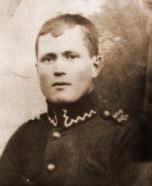Za nimi od lewej: Zygmunt Kaleciński (zginął w walce z NKWD 21 sierpnia 1944 r.