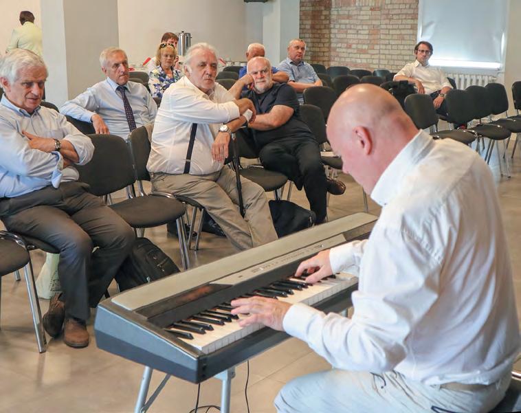 życiorysów. W drugim bloku panelu wystąpili dr Tadeusz Gawin, prezes honorowy ZPB, oraz Andrzej Poczobut, dziennikarz i członek Rady Naczelnej ZPB.