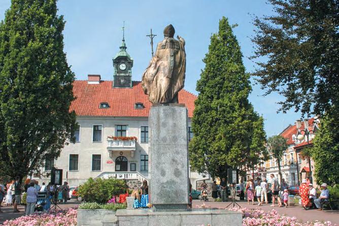 obiekt współczesny amfiteatr nad jeziorem Czos, drugi co do wielkości w Polsce, gdzie odbywają się wszystkie najważniejsze telewizyjne festiwale w Mrągowie, w tym Festiwal Kultury Kresowej, Piknik