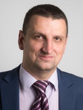 Posiada 11-letnie doświadczenie w doradztwie prawnym dla branży ubezpieczeniowej i bankowej.