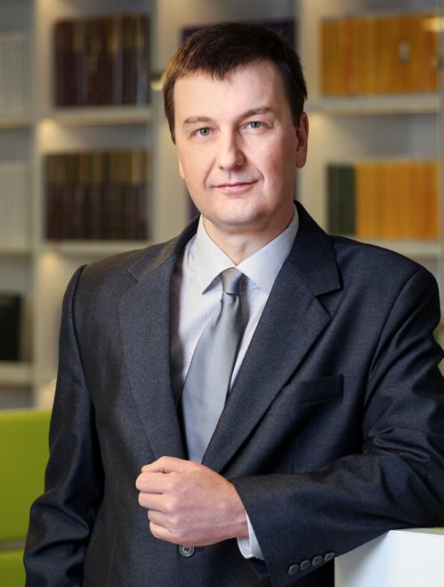 6 Compliance w Polsce Maciej Krajewski dyrektor segmentu duże przedsiębiorstwa, rynek usług prawnych i przedsiębiorstw Wolters Kluwer Polska Sp. z o.o. Sposób patrzenia na prawo w działalności przedsiębiorstwa przez długie lata pozostawał tradycyjny, by nie powiedzieć konwencjonalny.