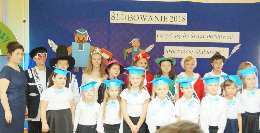 i nauczycieli Dnia piątego października 2018 r odbyło się ślubowanie pierwszoklasistów Szkoły Podstawowej w Orli W uroczystość zaangażowali się uczniowie klasy Va Dobra Wróżka przywitała dzieci i
