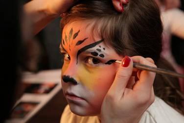 Malowanie buziek Malowanie twarzy jest wręcz obowiązkowym elementem każdej udanej imprezy z udziałem dzieci.