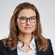 Doradza klientom w kwestiach dotyczących nabywania nieruchomości, lokalizacji inwestycji oraz zawierania umów z projektantami i wykonawcami inwestycji budowlanych, a także komercjalizacji powierzchni