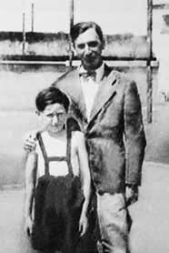 historia historia Naftali Backenroth z synem Julianem w lecie 1944 r.
