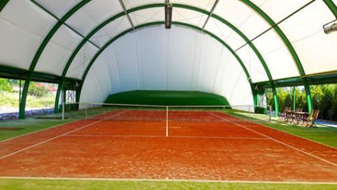 Zastosowanie hal łukowych jest nieograniczone, od przekrycia nawierzchni sportowych (tenis, piłka nożna, siatkówka, koszykówka, pływalnia), poprzez obiekty komercyjne (sklepy, składy, ekspozycje,