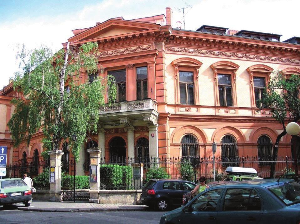 Nemnej sam budynek ne nadaje sę do normalnej eksploatacj, a w zwązku z tym potrzebne są zmany, aby umożlwć lepsze wykorzystane tego mejsca.