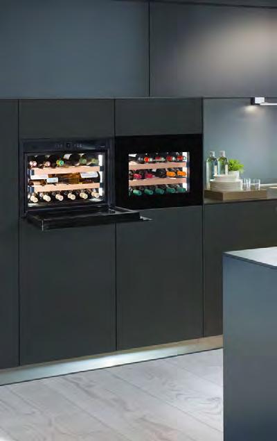 Linia GrandCru 45 45 45 WKEgb 582 GrandCru WKEgw 582 GrandCru WKEes 553 GrandCru Gładkie szklane drzwi / Urządzenie do zabudowy Klasa efektywności energetycznej: m Zużycie energii w ciągu 365 dni /