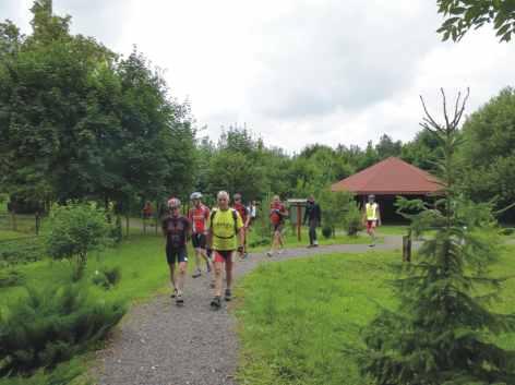 9,0 km sztolnie w Senderkach, podziemne wyrobiska po eksploatacji szczególnego rodzaju surowca piaskowca wapnistego wykorzystywanego do wyrobu kamieni młyńskich, browarnych i żaren.