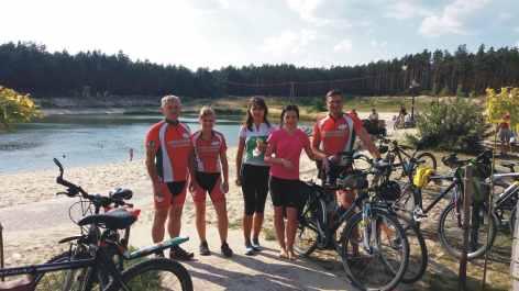 64,5 km rezerwat Czartowe Pole (opis trasa nr 1). 64,7 km stodoła zaadaptowana przez Nadleśnictwo dla potrzeb dydaktycznych, udostępniana tylko dla grup (tel.