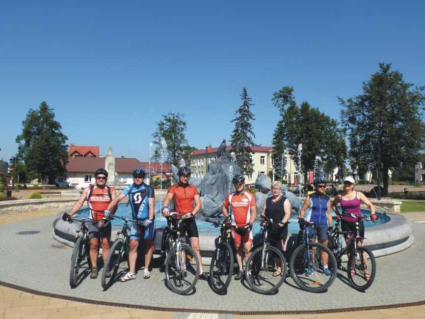 Trasa Rowerowa Ziemi Józefowskiej Rowerowa Stolica Roztocza zowe i dorobek kulturowy mieszkańców tej części Roztocza. Zakładamy, że start wszystkich wycieczek ma miejsce na rynku w Józefowie.