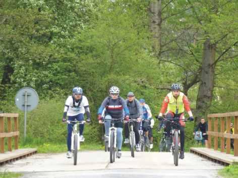 Trasa Rowerowa Ziemi Józefowskiej Babia Dolina trasa 1a Fryszarka 2,0 6,0 0 2 km trasa 1 Borowe M³yny Fryszarka, Borowe Młyny, Błudek, rezerwat Czartowe Pole, Nowiny, Majdan Sopocki, Husiny, wzgórze