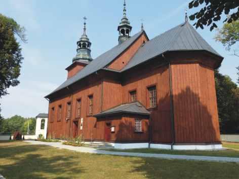 , muzeum parafialne oraz przejechać się aleją pomnikowych dębów do kapliczki na wodzie i źródełka Boża Łezka. 77,0 km koniec trasy. 2.