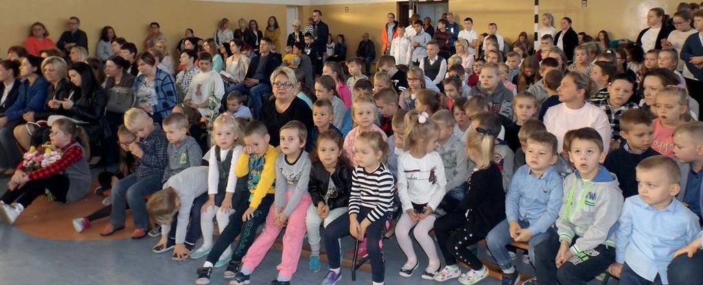 10 Unieck W dniu ślubowania uczniowie klas pierwszych zaprezentowali licznie zebranym gościom program artystyczny o charakterze dydaktycznym i patriotycznym związanym z setną rocznicą Odzyskania