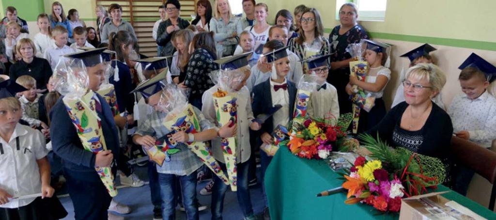 12 Krajkowo ZE SZKÓŁ ZASŁUŻYLI NA MIANO UCZNIÓW Głos Raciąża nr 11/2018 Co roku Szkoła Podstawowa w