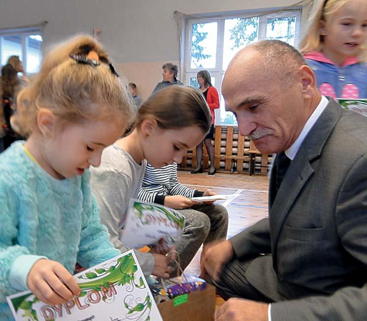Zbiórka trwała od 2 stycznia do 31 maja, teraz w każdej szkole odbyło się podsumowanie konkursu i wręczenie nagród zespołowych i indywidualnych, ufundowanych przez gminę Raciąż.