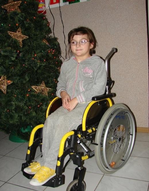 Specjalne potrzeby edukacyjne dziecka z niepełnosprawnością ruchową (przykłady): - pomoc w przemieszczaniu się po szkole - pomoc w pisaniu,
