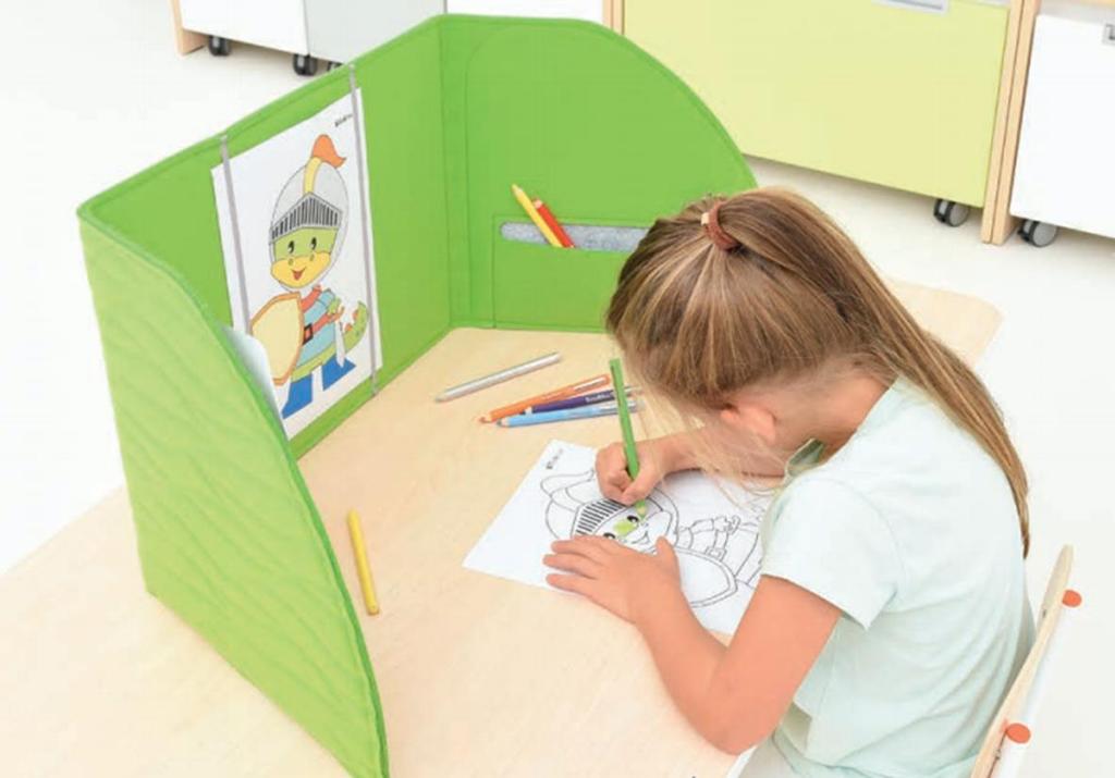 Pomoce wspierające harmonijny rozwój ucznia na miarę jego indywidualnych możliwości psychofizycznych Parawan akustyczny ze sztywnym środkiem pokrytym materiałem.