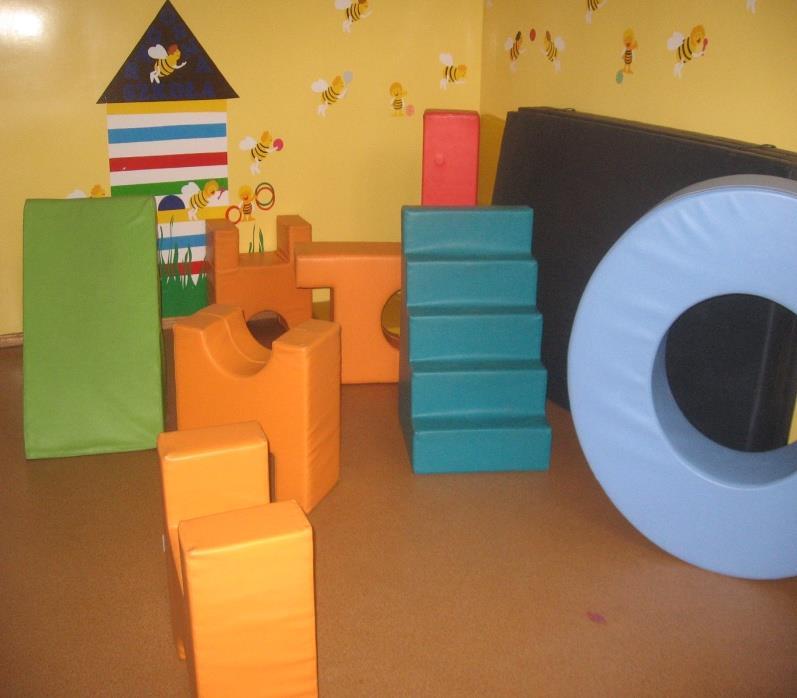 SALA ZABAW W ramach projektu Radosna szkoła mamy wyposażoną w odpowiedni sprzęt salę zabaw
