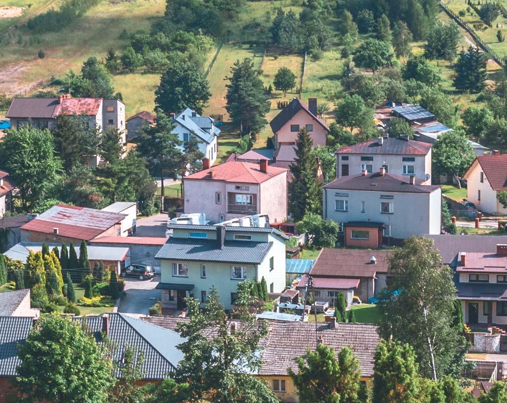 3 Termomodernizacja przegród zewnętrznych budynków jednorodzinnych korzyści dla gminy Termomodernizacja budynków jednorodzinnych niesie essiee za sobą esi ob bą ą także ta takkkżżee w wie wi wiele