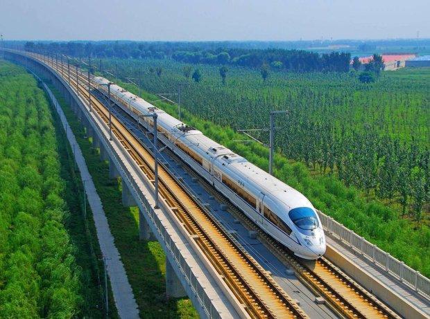 Koleje dużych prędkości Koleje klasyczne dwuszynowe oparte na takiej infrastrukturze i takim taborze, które są przeznaczone do ruchu pociągów z prędkościami większymi od 200 km/h Sieć linii