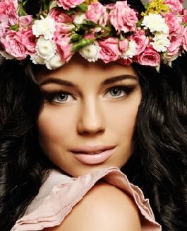 Kariera zawodowa Program zajęć szkolnych został przygotowany z myślą o wszechstronnym przygotowaniu Słuchaczy MAKE UP STAR do pracy na planach filmowych, w teatrze, telewizji, agencjach reklamowych,