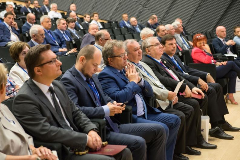 Andrzej Kowalski został wyróżniony przez prezesa OZW Jerzego Barglika honorowym wyróżnieniem za działalność na rzecz elektryki i Oddziału Zagłębia Węglowego.