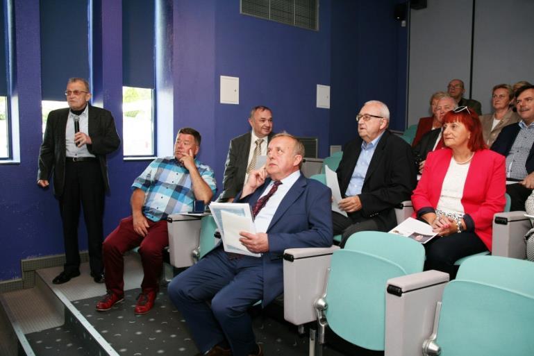 Spotkanie poświęcone było głównie opracowaniu wniosków z XI konferencji Bezpieczeństwo w Elektryce i Energetyce. Wprowadzenia do dyskusji dokonał sekretarz Forum Jan Kurek.