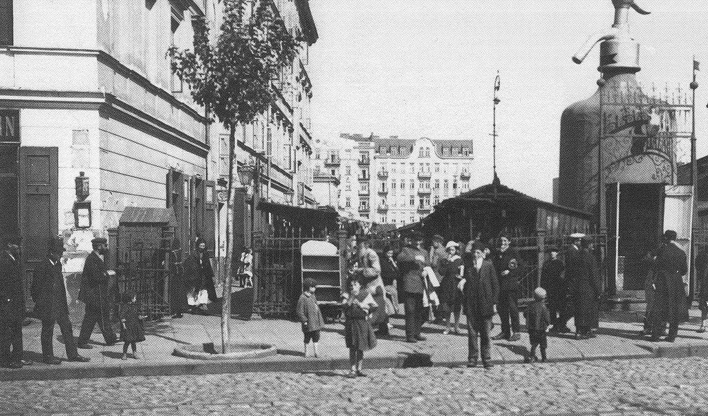 WARSZAWSKA PRAGA Dogodnie położona, ważny węzeł komunikacyjny Wyrosła na handlu, rzemiośle i przemyśle Istniały tutaj wszystkie formy handlu: bazary, targowiska, handel naręczny, w lokalach