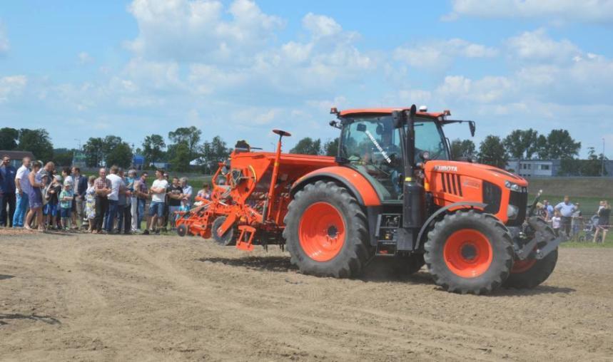 TECHNIK MECHANIZACJI ROLNICTWA I AGROTRONIKI Umożliwia zdobycie kwalifikacji rolniczych, prawa jazdy kat.